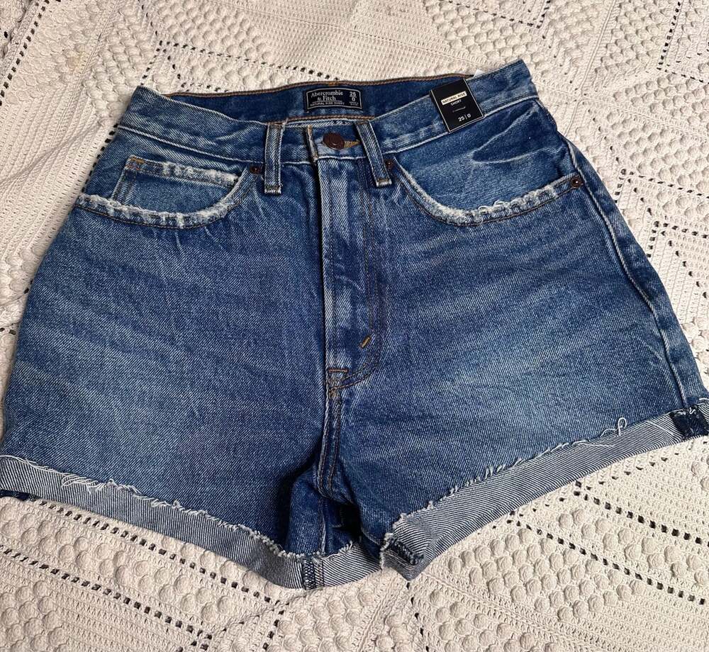 NWT Abercrombie & Fitch Natural Rise Rolled Hem Denim Shorts size 0